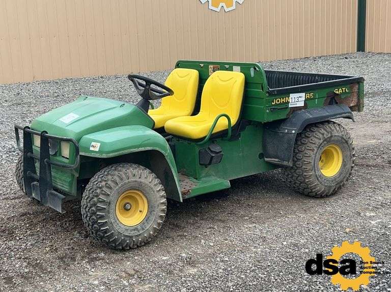 John Deere   4x2  Gator