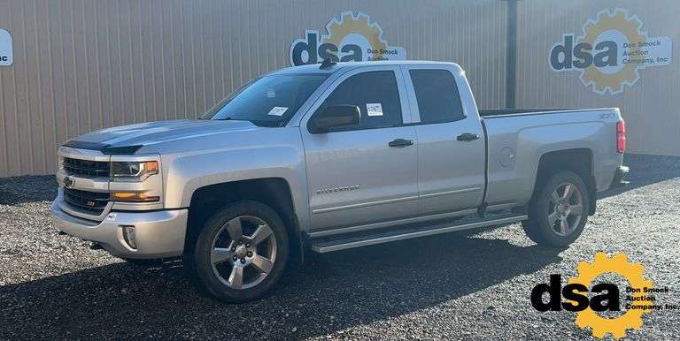 2017  Chevrolet  Silverado LT  Pickup Truck