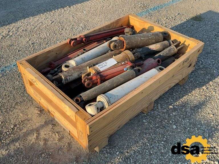 (Approximately 20) Hydraulic Cylinders