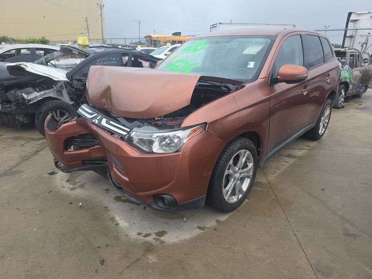 2014  MITSUBISHI  OUTLANDER
