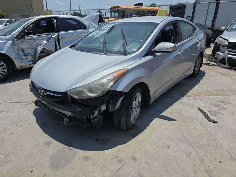 2013  HYUNDAI  ELANTRA