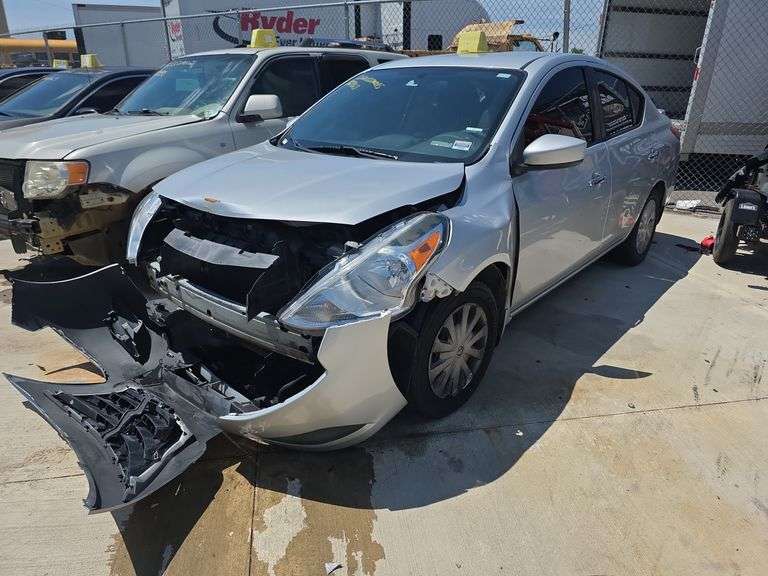 2015 NISSAN VERSA