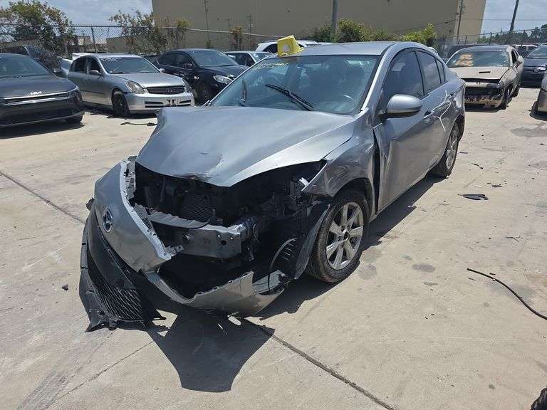 2011 MAZDA MAZDA3