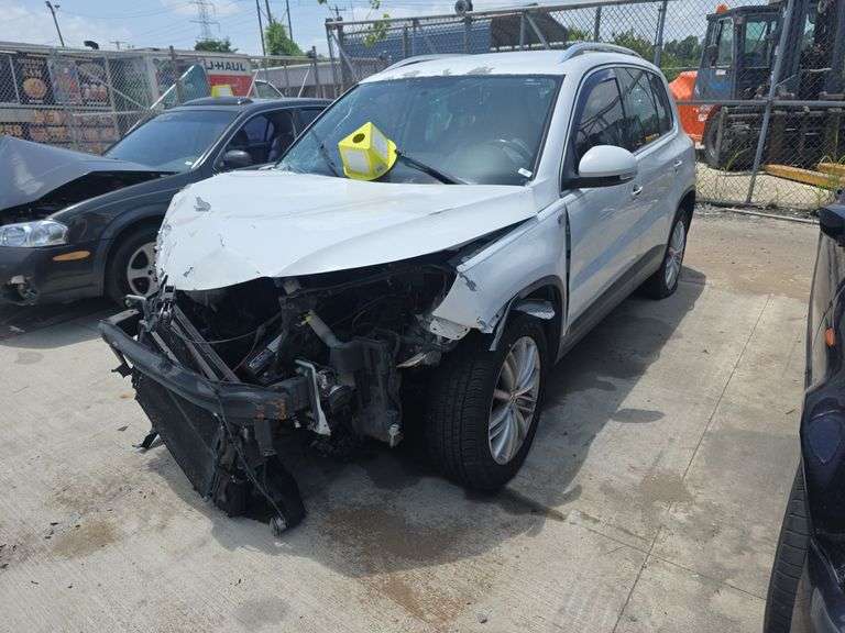 2010 VOLKSWAGEN TIGUAN