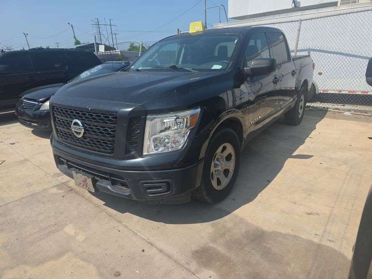 2018  NISSAN  TITAN CREW CAB