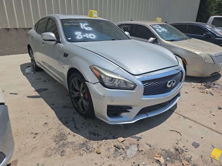 2015 INFINITI Q70 AWD