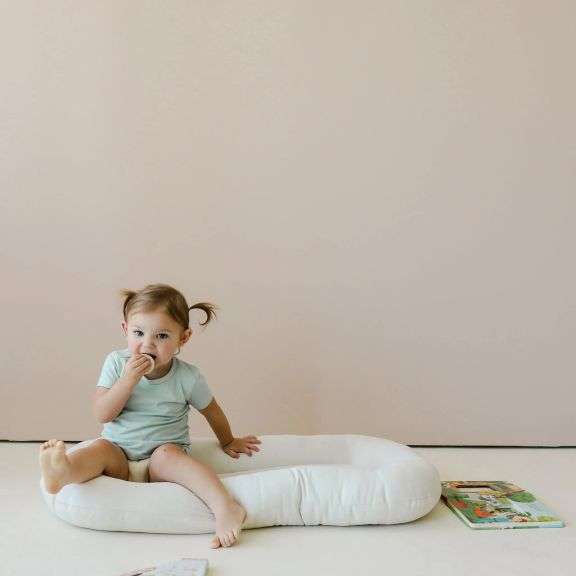 SNUGGLE ME Toddler Lounger - Natural