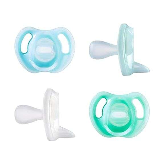 Tommee Tippee Ultra-Light Silicone Pacifier, 0-6 Months, Symmetrical One-Piece Design, BPA-Free Sili