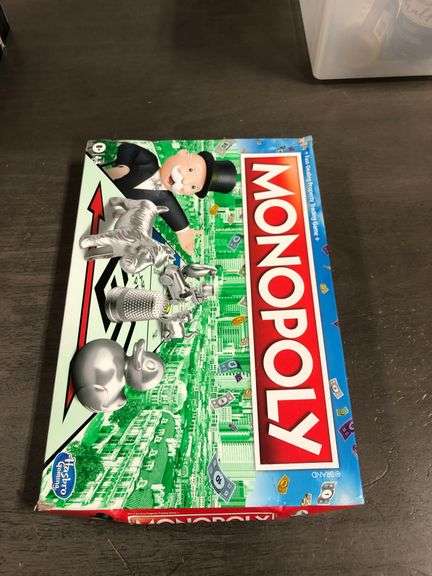 Monopoly Game, Family Board Games for 2 to 6 Players & Kids Ages 8 and Up, Includes 8 Tokens (Token 