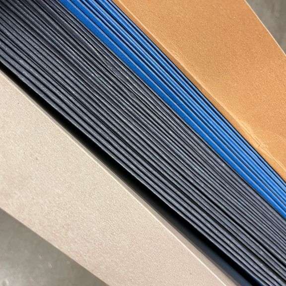 Universal UNV10318 2 Dividers 6 Fasteners Letter Cobalt Blue (10/Box)