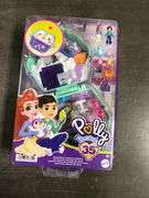 Polly Pocket Dolls & Playset, Snow Sweet Penguin Compact with 13 Accessories, Travel Toy with Fidget