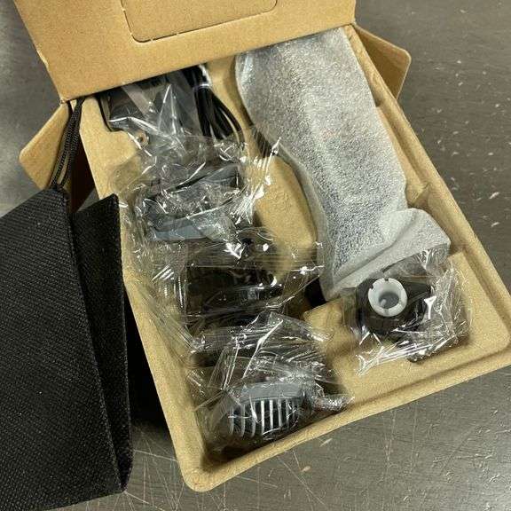 Norelco Philips Multi Groomer All-in-One Trimmer Series 3000-13 Piece Mens Grooming Kit