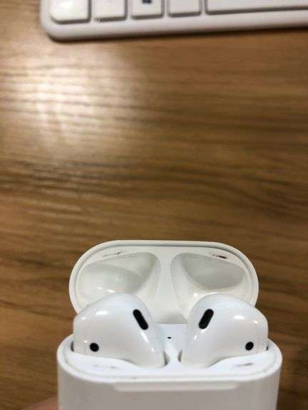 Apple Airpods 1st Generation A1523 A1722 & Charging Case A1602