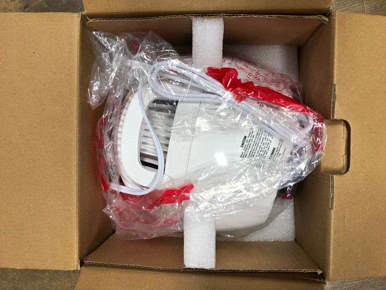 WOOZOO - Compact Personal Oscillating Fan - White