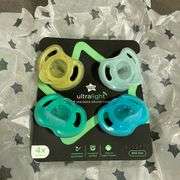 Tommee Tippee Ultra-Light Silicone Baby Pacifier 6-18m - Blue/Yellow - 4pk