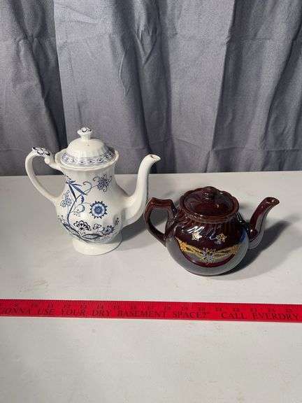 2 Tea Pots