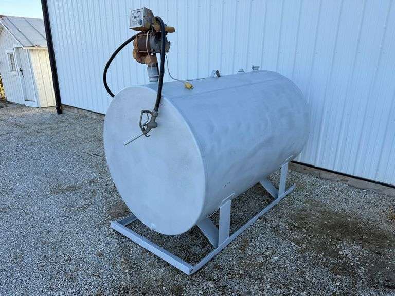500 Gallon Fuel Tank w/ Pump