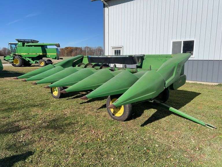 John Deere 643 Corn Head w/ Header Cart