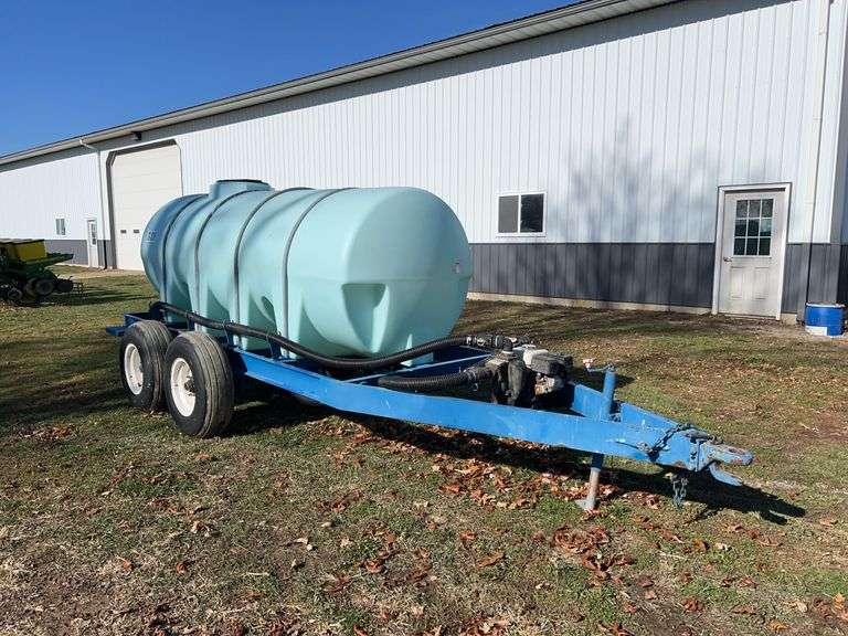 1000 Gallon Nurse Tank on Trailer