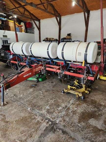White 6100 Corn Planter W/ Splitter Unit