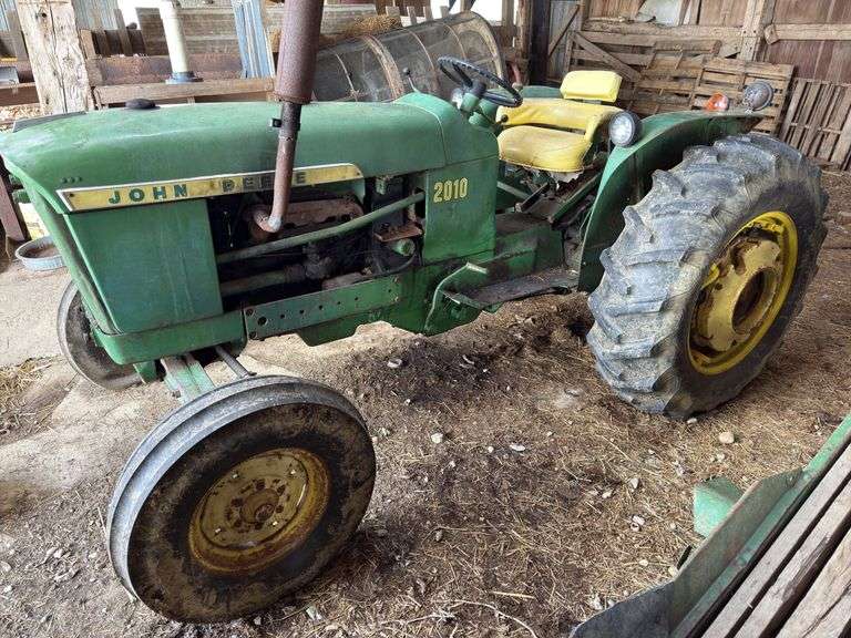 John Deere 2010 Tractor