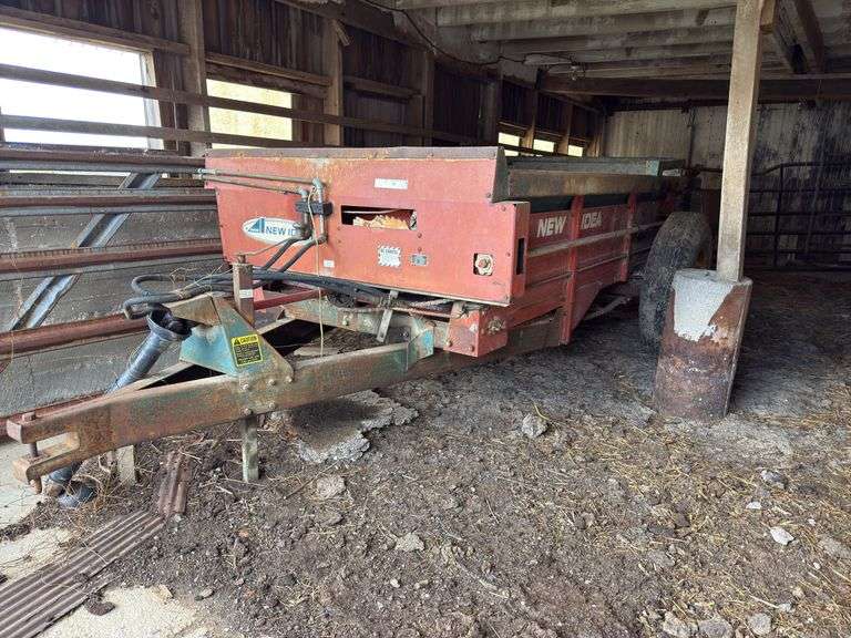 New Idea Manure Spreader