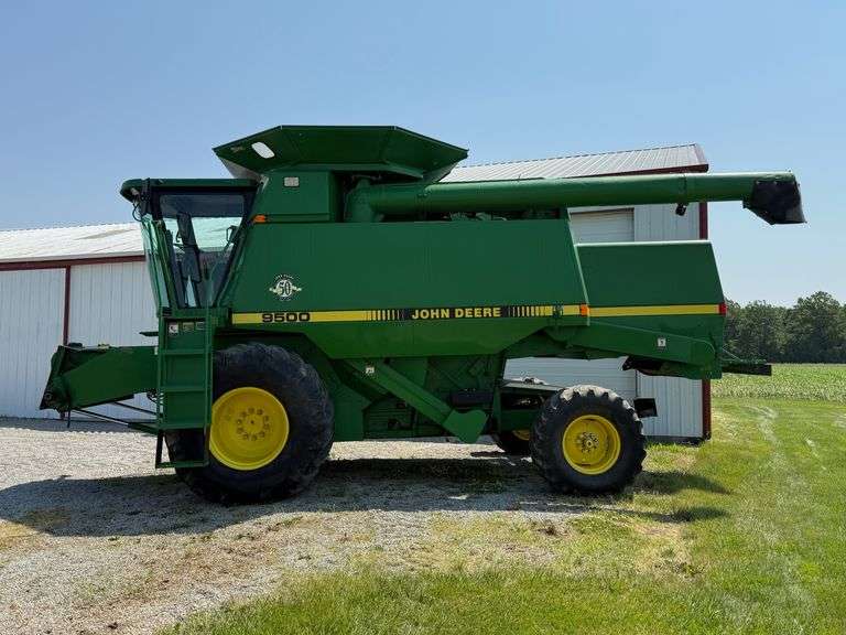 1997 John Deere 9500 Combine