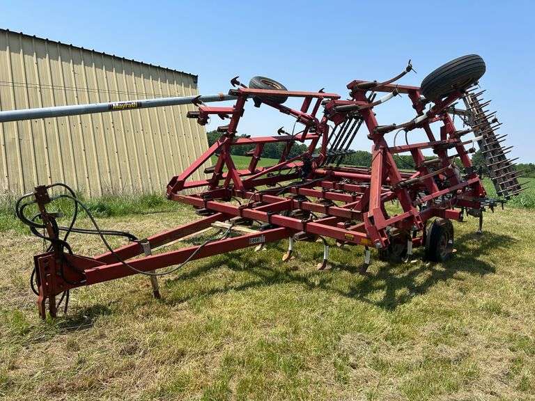 Case IH 4600 Field Cultivator