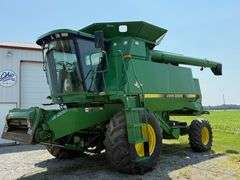 1997 John Deere 9500 Combine