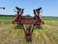 Case IH 4600 Field Cultivator