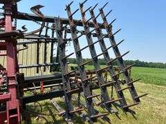 Case IH 4600 Field Cultivator