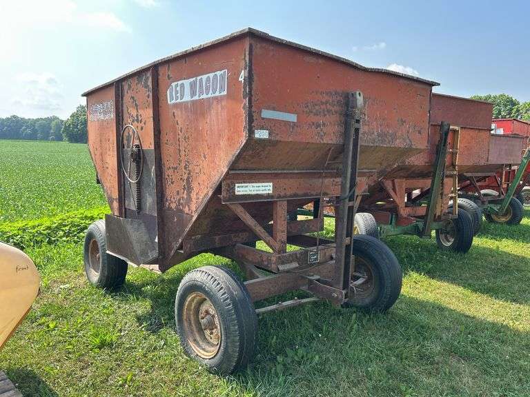 M&W Red Wagon Gravity Wagon