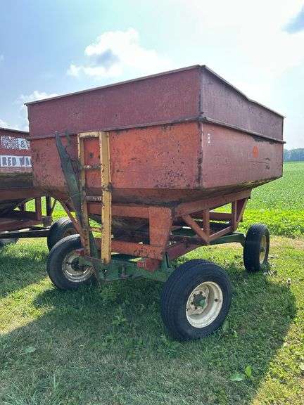 J&M Gravity Bed on John Deere 1065 Gear