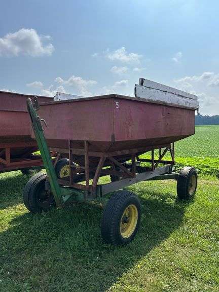 McCurdy Gravity Bed on John Deere 1065A Gear