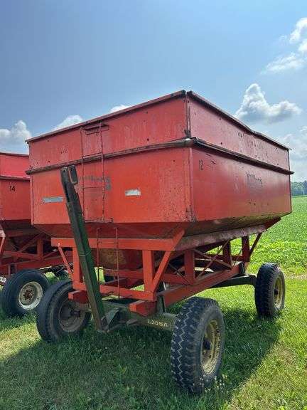 Killbros 350 Gravy Bed on John Deere 1065A Gear