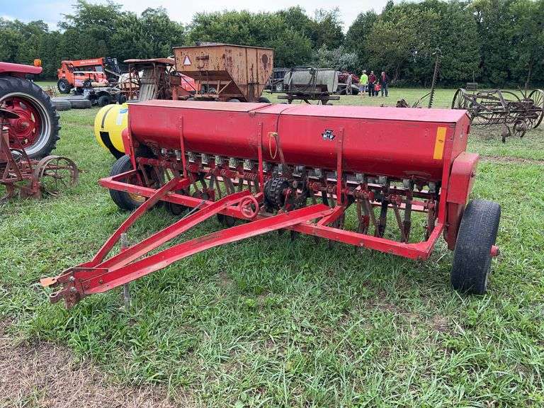 Massey Ferguson 33 - 10' DRILL