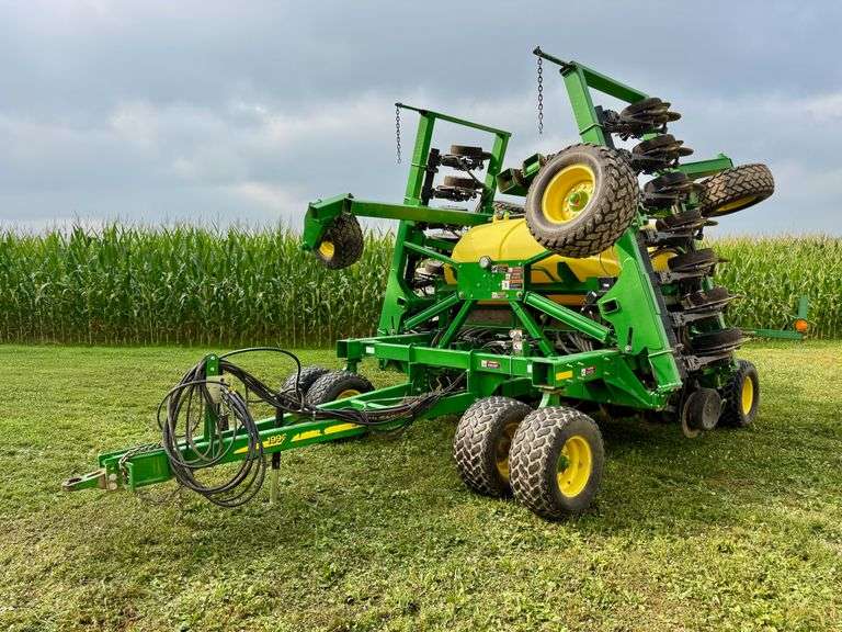 John Deere 1990 Air Seeder