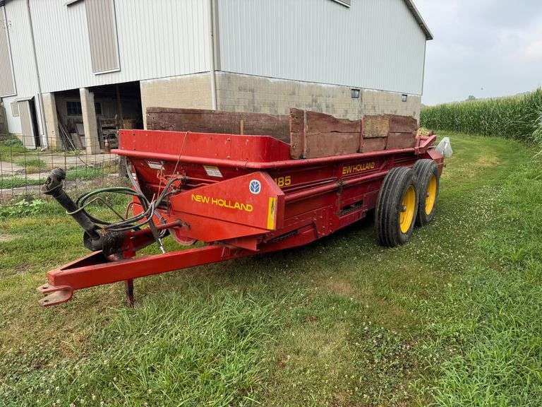 New Holland 185 Manure Spreader