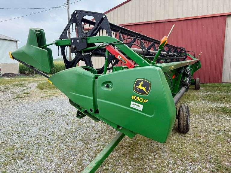 John Deere 630F Grain Platform