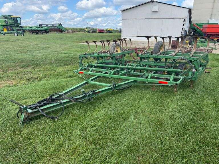 John Deere 26ft Field Cultivator