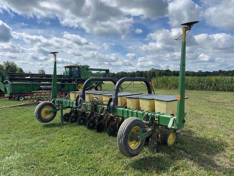 John Deere 7100 3 Point Planter